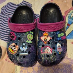 CROCS Kids' Villains Slippers - Pink and Black